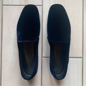 NWT Navy velvet Vince loafers